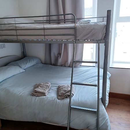 Voyage Hostel - Ensuite Family Rooms With Shared Kitchen Douglas Bilik gambar