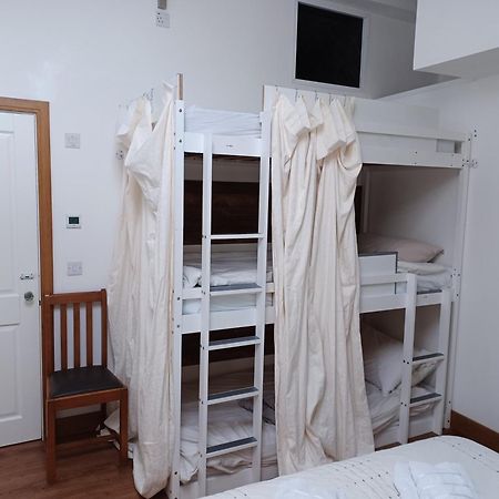 Voyage Hostel - Ensuite Family Rooms With Shared Kitchen Douglas Bilik gambar