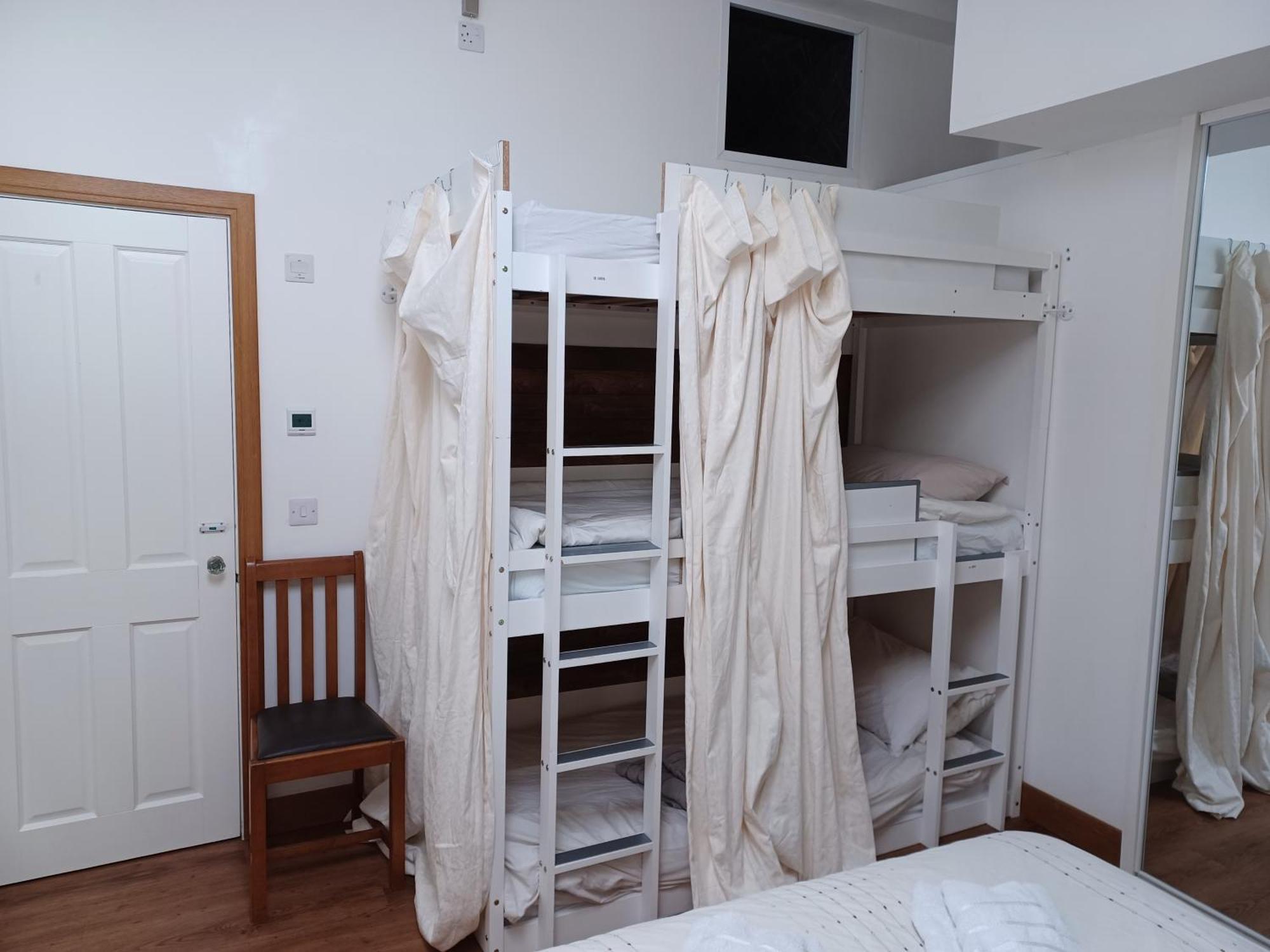 Voyage Hostel - Ensuite Family Rooms With Shared Kitchen Douglas Bilik gambar